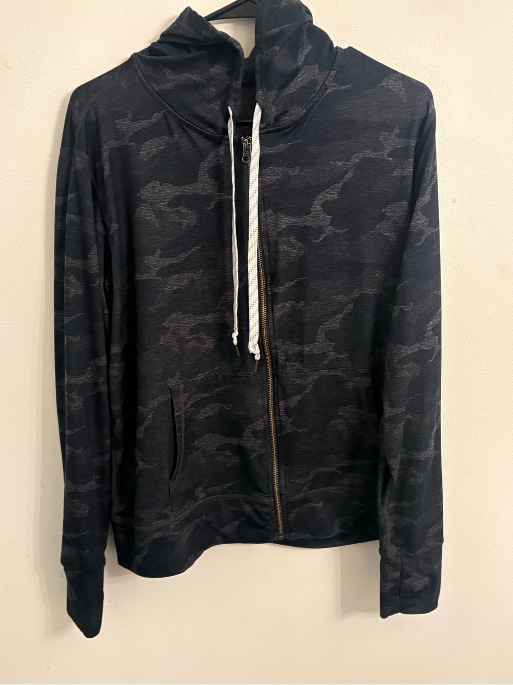 Vuori HALO large Black Camouflage Zip Hoodie Sweater NWOT